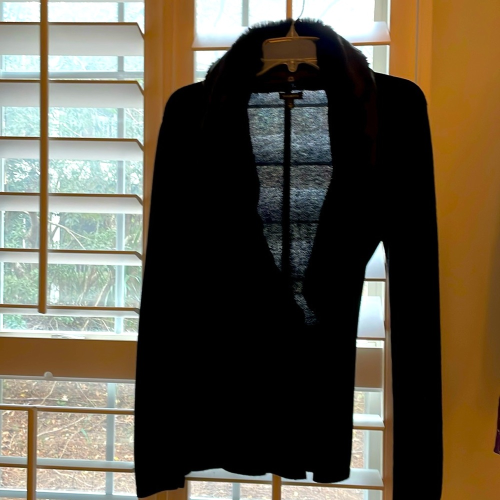 Tunic black wrap sweater with detachable fur collar